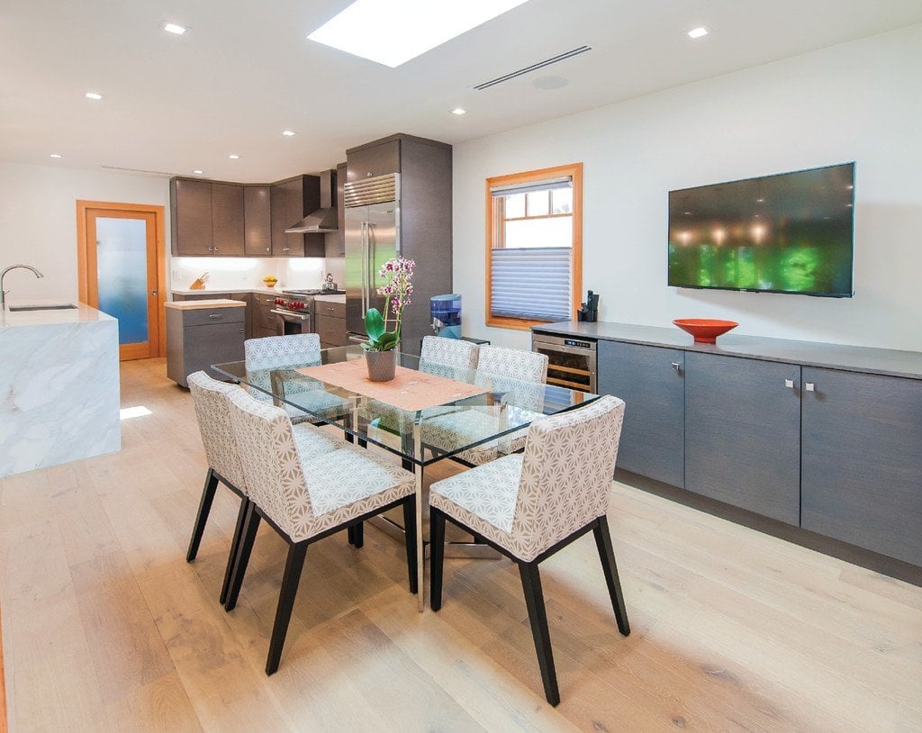 Integrated modern dining room